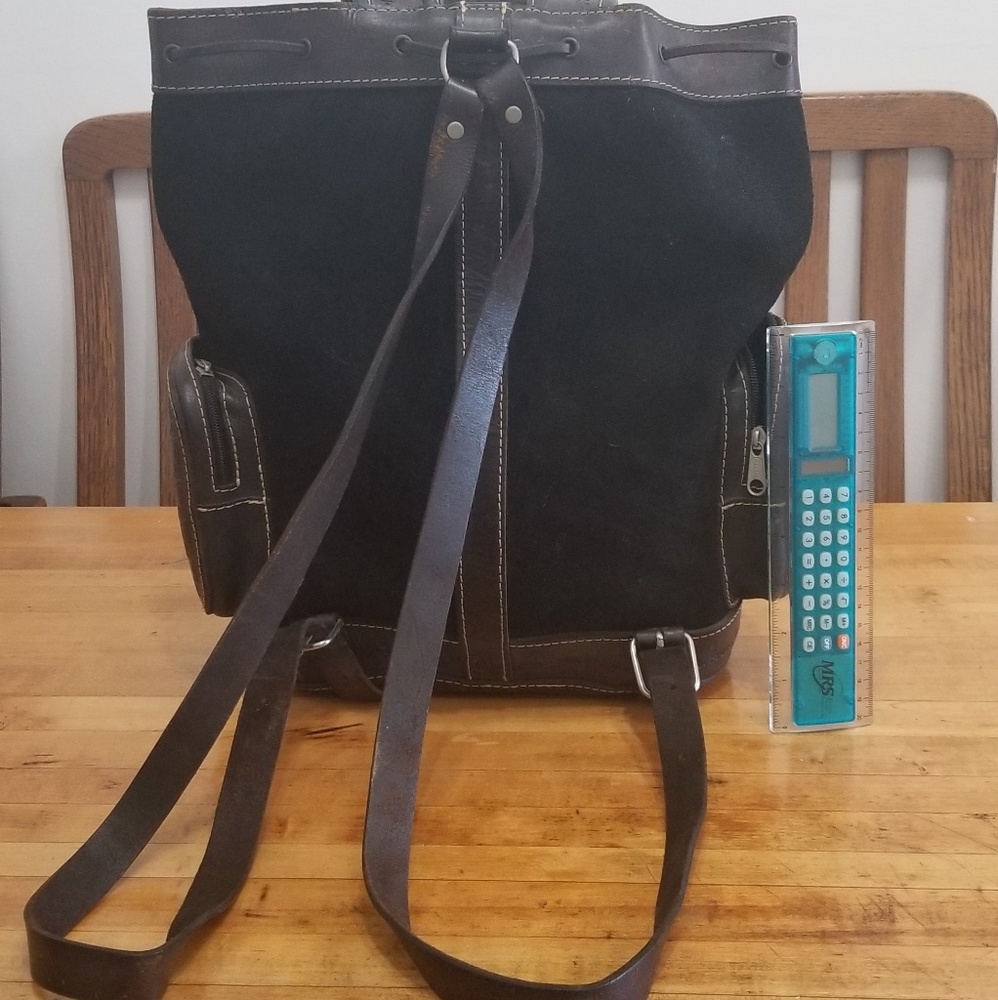 Handmade suede backpack from Peru - Picture 3 of 6